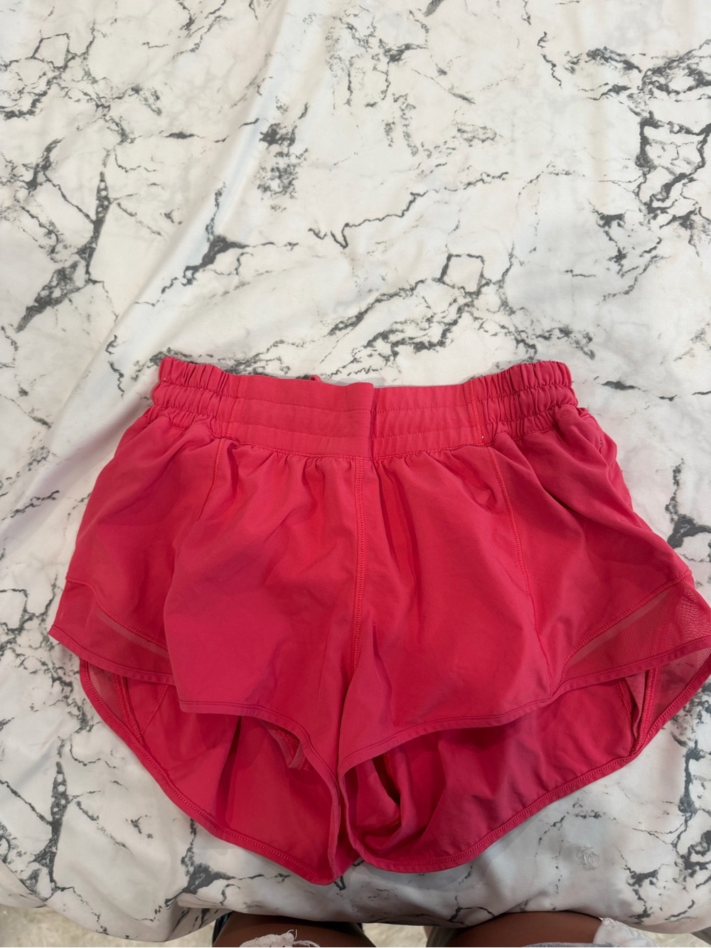 Lipgloss lululemon hotty hot shorts
